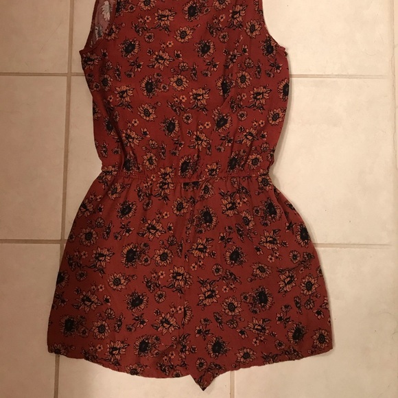 Floral Rustic Romper - Picture 2 of 4